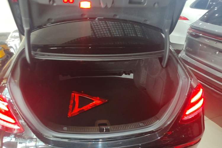 Used Mercedes-Benz E-Class 2019 E 200 L Sport Edition Trunk