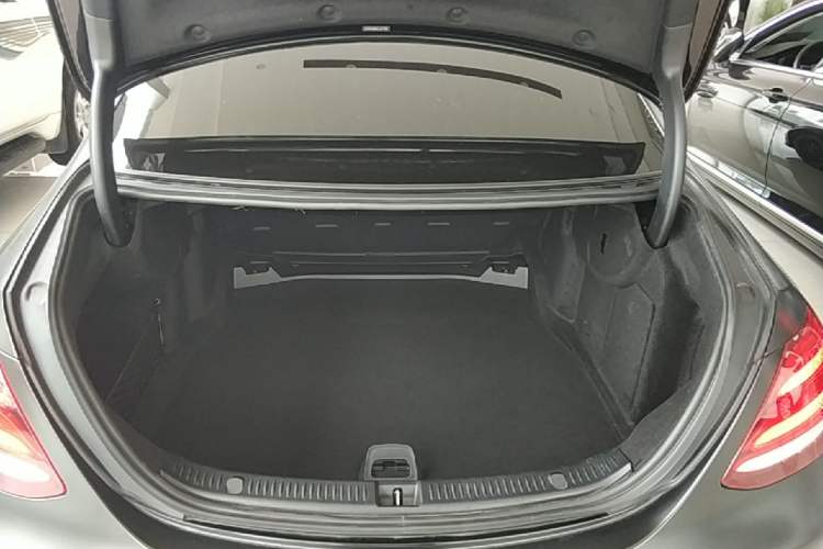 Used Mercedes-Benz E-Class 2019 E 300 L Sporty and Stylish Model Trunk
