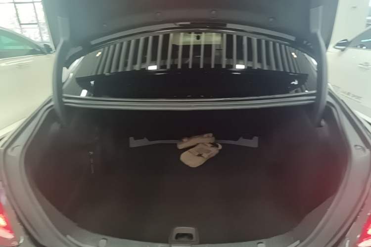 Used Mercedes-Benz E-Class 2019 E 200 L Trunk