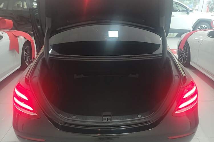 Used Mercedes-Benz E-Class 2019 E 260 L 4MATIC Trunk