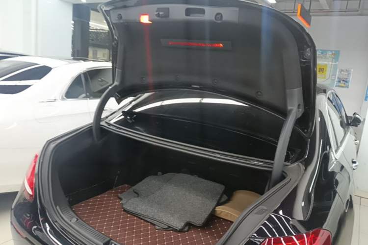 Used Mercedes-Benz E-Class 2019 Facelifted E 300 L Stylish Version Trunk