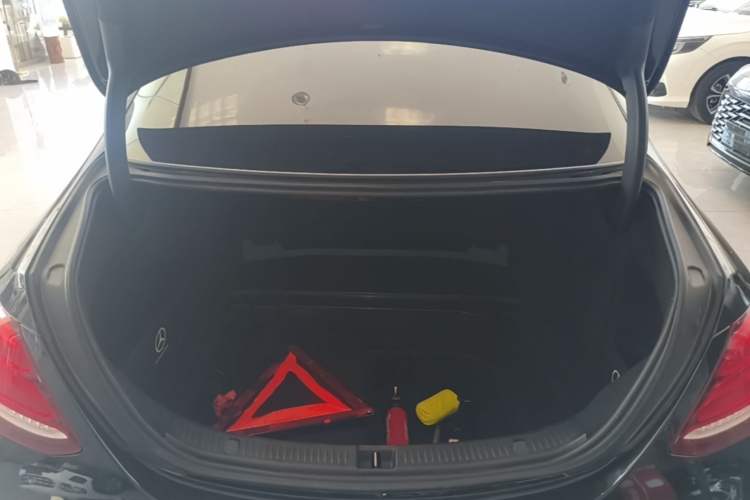 Used Mercedes-Benz E-Class 2019 E 260 L Trunk