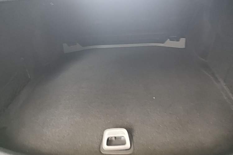 Used Mercedes-Benz E-Class 2019 E 200 L Trunk