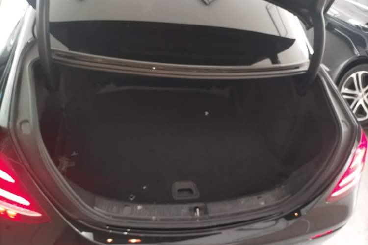 Used Mercedes-Benz E-Class 2019 E 260 L 4MATIC Trunk
