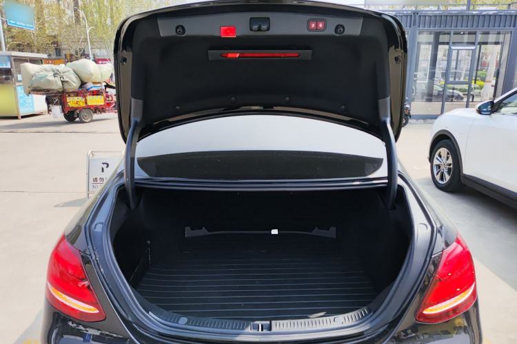 Used Mercedes-Benz E-Class 2019 Restyled E 300 L Luxury Edition Trunk