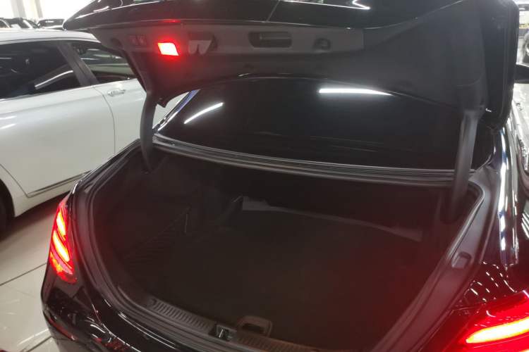 Used Mercedes-Benz E-Class 2019 E 200 L Trunk