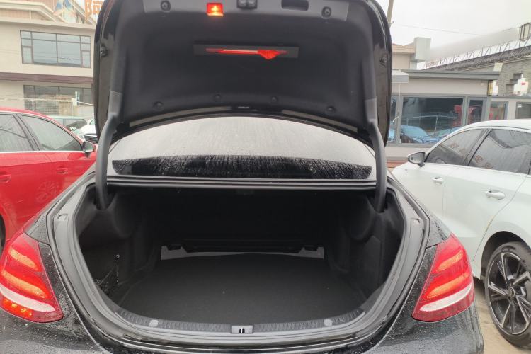Used Mercedes-Benz E-Class 2019 E 200 L 4MATIC Trunk