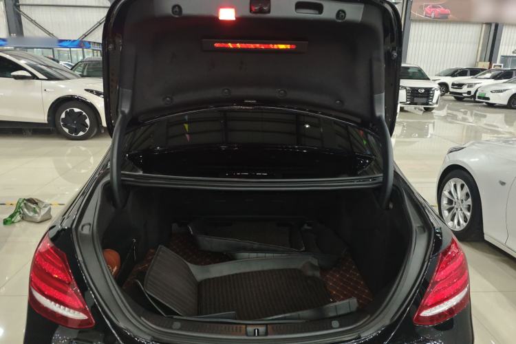 Used Mercedes-Benz E-Class 2019 E 260 L Trunk