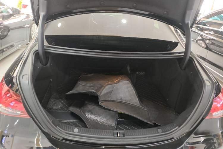 Used Mercedes-Benz E-Class 2019 E 200 L Sport Edition Trunk