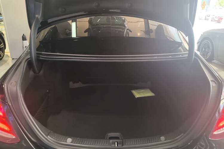 Used Mercedes-Benz E-Class 2019 E 200 L Trunk