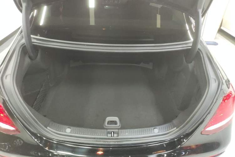 Used Mercedes-Benz E-Class 2019 E 260 L 4MATIC Trunk