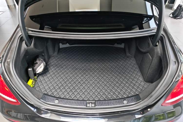 Used Mercedes-Benz E-Class 2019 Restyled E 300 L Luxury Edition Trunk