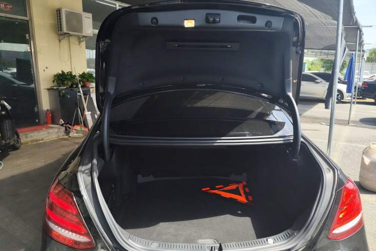 Used Mercedes-Benz E-Class 2019 E 200 L Sport Edition Trunk