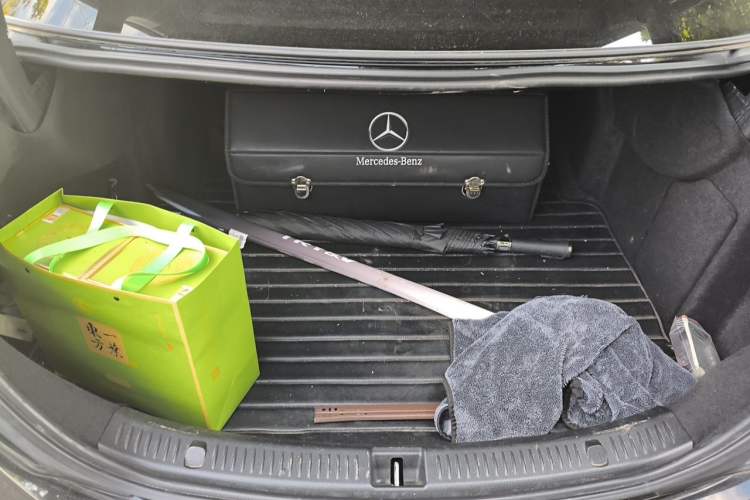 Used Mercedes-Benz E-Class 2019 E 260 L Trunk
