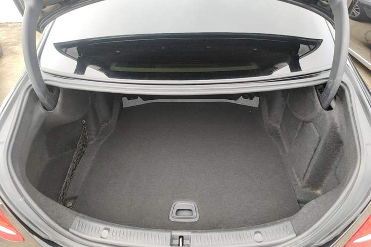 Used Mercedes-Benz E-Class 2019 E 200 L Trunk