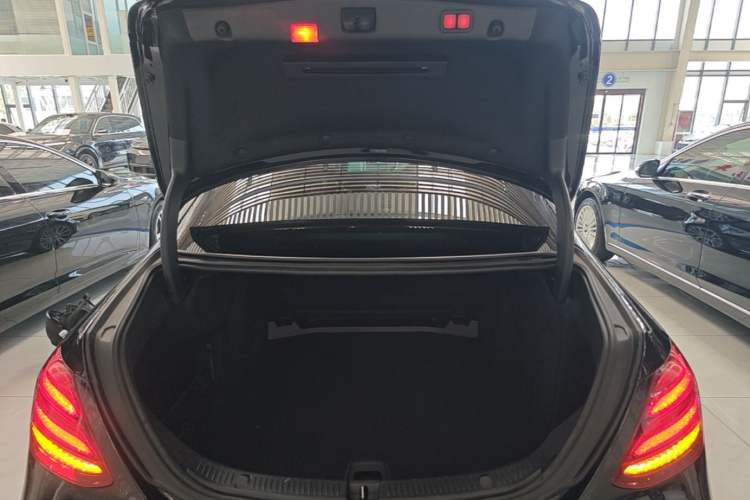 Used Mercedes-Benz E-Class 2019 E 300 L Stylish Model Trunk