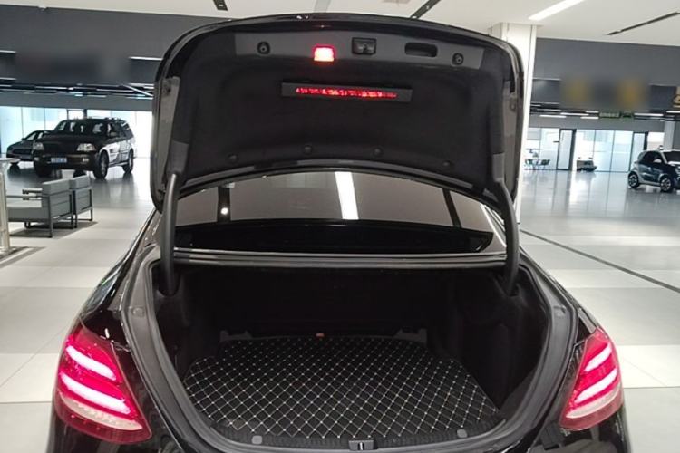 Used Mercedes-Benz E-Class 2019 E 200 L Trunk