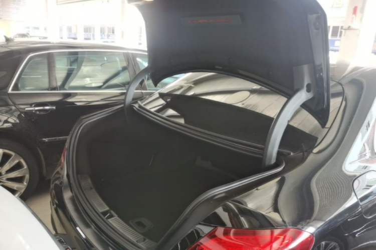 Used Mercedes-Benz E-Class 2019 E 200 L Sport Edition Trunk