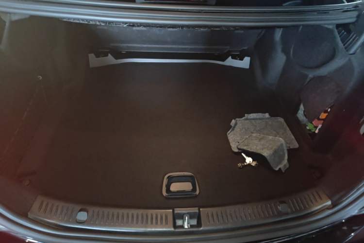 Used Mercedes-Benz E-Class 2019 E 200 L Sport 4MATIC Trunk