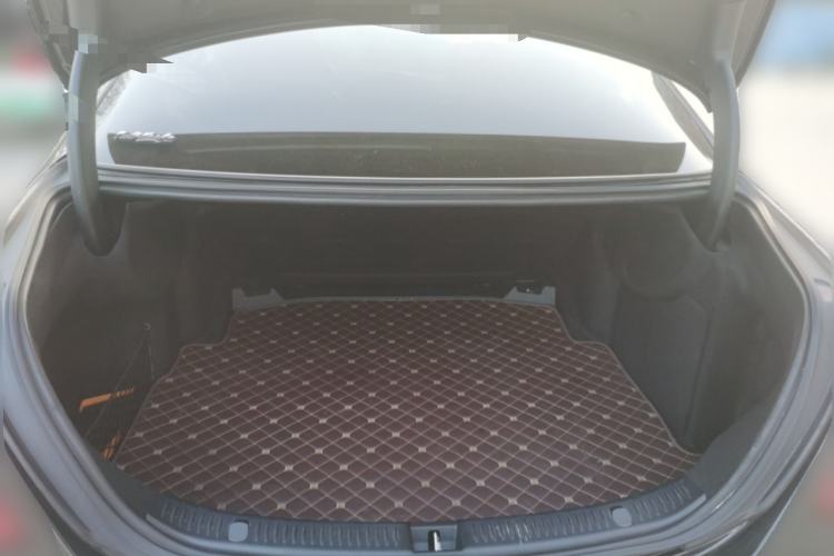 Used Mercedes-Benz E-Class 2019 Restyled E 300 L Sporty and Stylish Edition Trunk