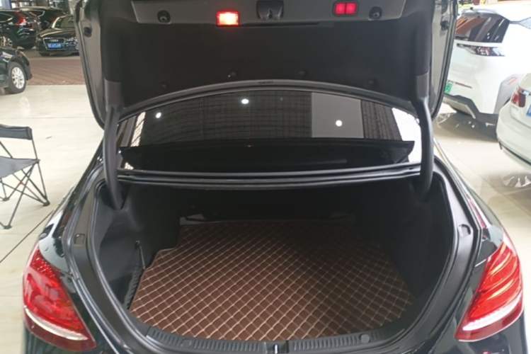 Used Mercedes-Benz E-Class 2019 E 260 Sport Edition Trunk
