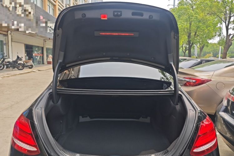 Used Mercedes-Benz E-Class 2019 E 200 L Trunk