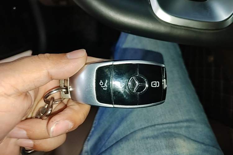 Used Mercedes-Benz E-Class 2019 Restyled E 300 L Sporty and Stylish Edition Vehicle Key