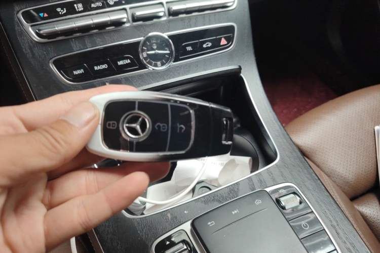 Used Mercedes-Benz E-Class 2019 E 260 L Sport Edition Vehicle Key