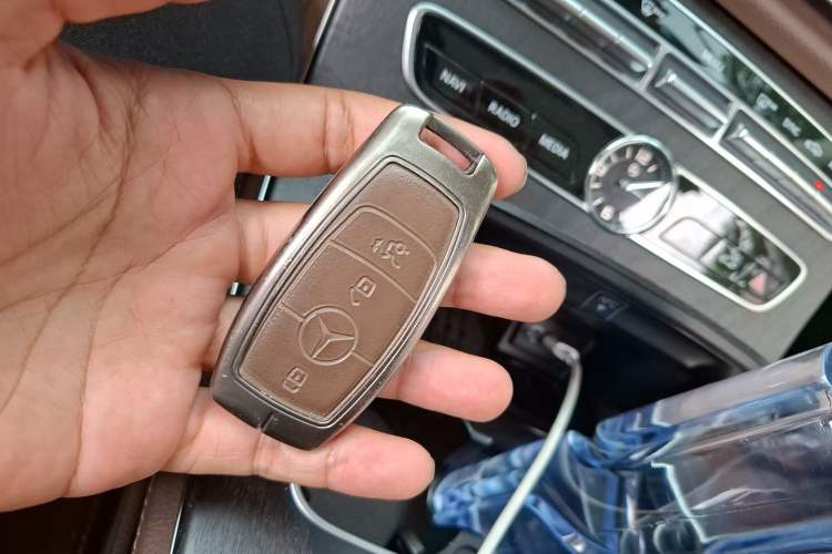 Used Mercedes-Benz E-Class 2019 Restyled E 300 L Sporty and Stylish Edition Vehicle Key