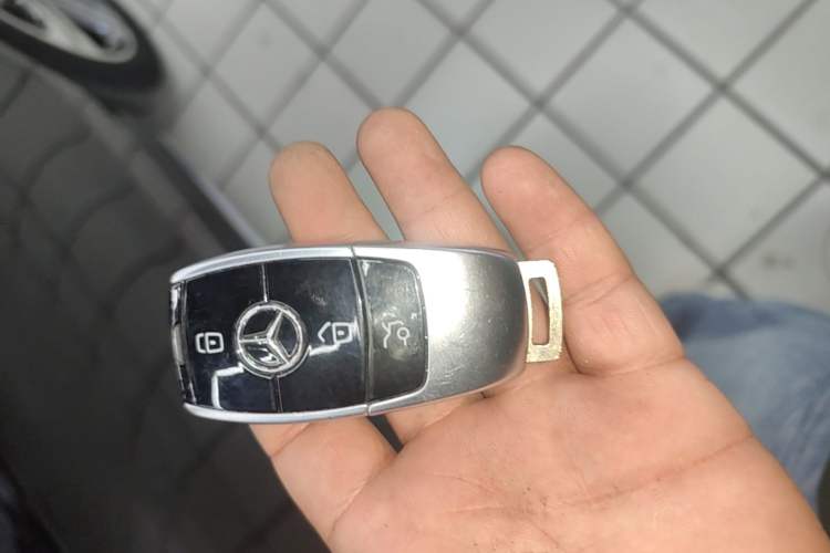 Used Mercedes-Benz E-Class 2019 E 260 L Sport Edition Vehicle Key
