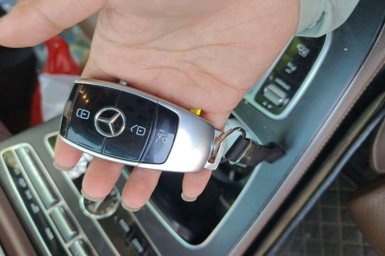 Used Mercedes-Benz E-Class 2019 E 260 L Sport Edition Vehicle Key