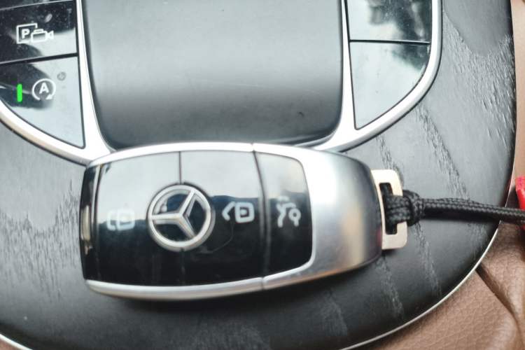 Used Mercedes-Benz E-Class 2019 Restyled E 300 L Sporty and Stylish Edition Vehicle Key