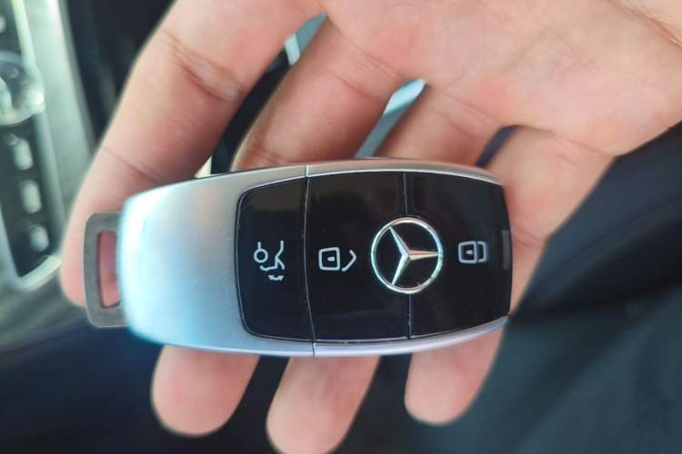 Used Mercedes-Benz E-Class 2019 Restyled E 300 L Sporty and Stylish Edition Vehicle Key