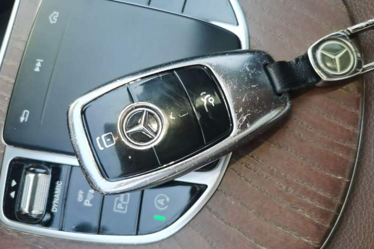 Used Mercedes-Benz E-Class 2019 Facelifted E 300 L Stylish Version Vehicle Key
