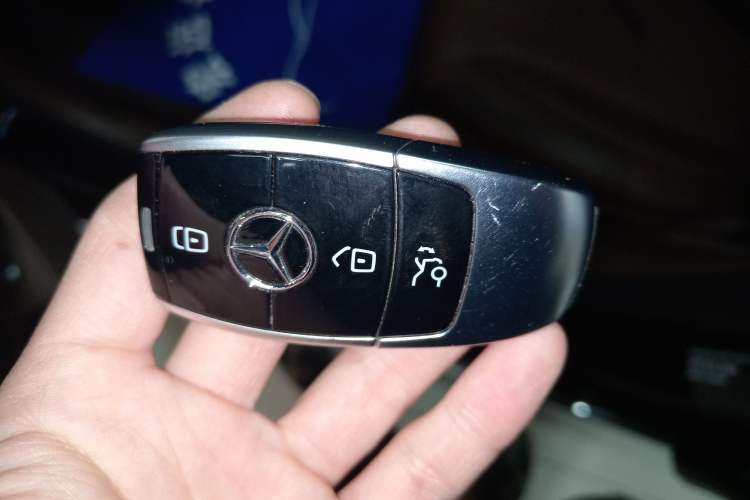 Used Mercedes-Benz E-Class 2019 Facelifted E 300 L Stylish Version Vehicle Key