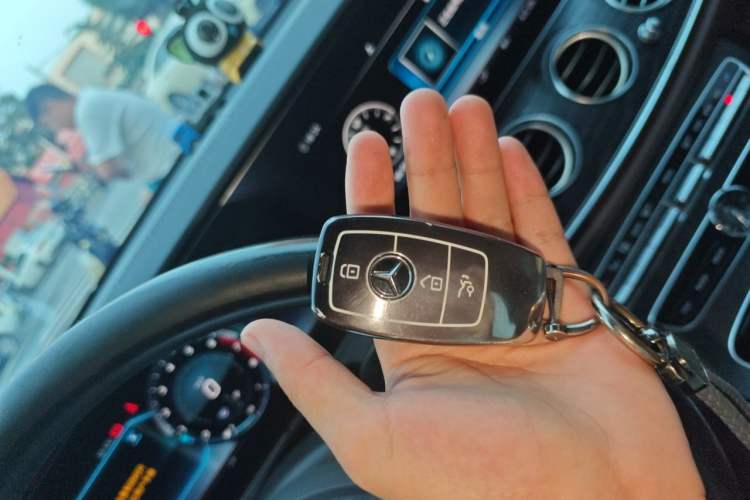 Used Mercedes-Benz E-Class 2019 Restyled E 300 L Sporty and Stylish Edition Vehicle Key
