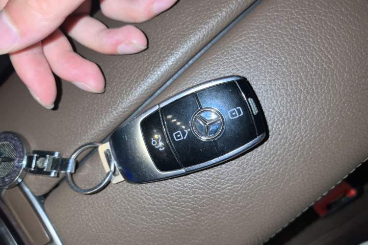 Used Mercedes-Benz E-Class 2019 Restyled E 300 L Sporty and Stylish Edition Vehicle Key