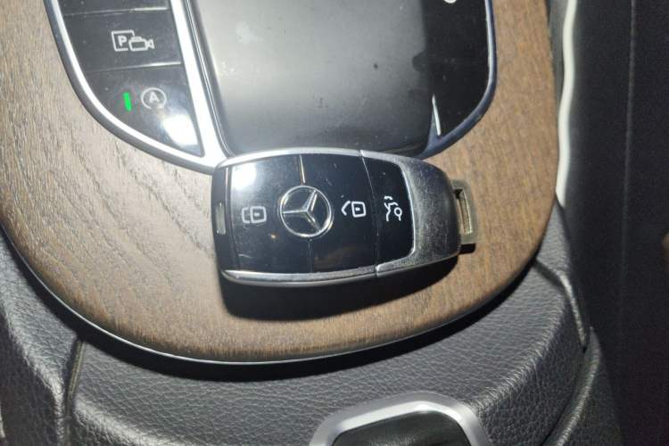 Used Mercedes-Benz E-Class 2019 Facelifted E 300 L Stylish Version Vehicle Key