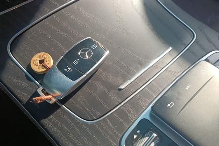 Used Mercedes-Benz E-Class 2019 E 260 L Sport 4MATIC Vehicle Key