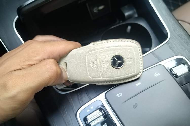 Used Mercedes-Benz E-Class 2019 E 350 L Sport 4MATIC Vehicle Key