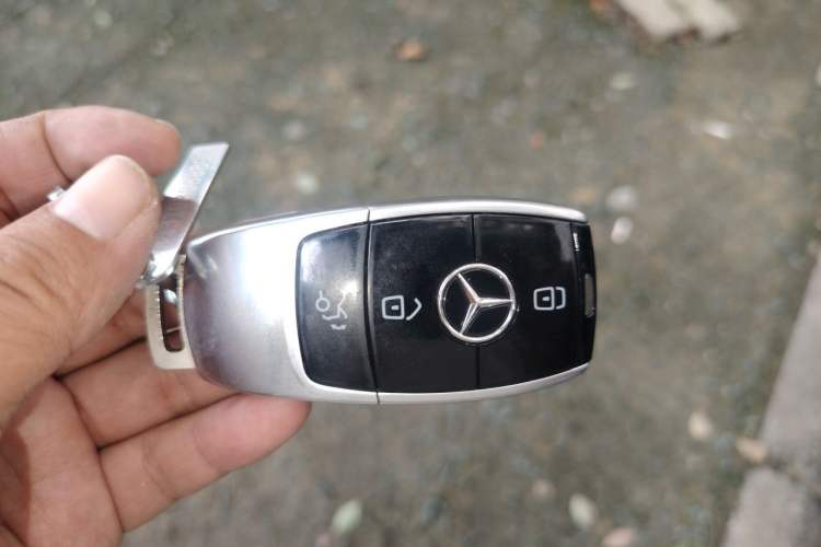 Used Mercedes-Benz E-Class 2019 Restyled E 300 L Sporty and Stylish Edition Vehicle Key