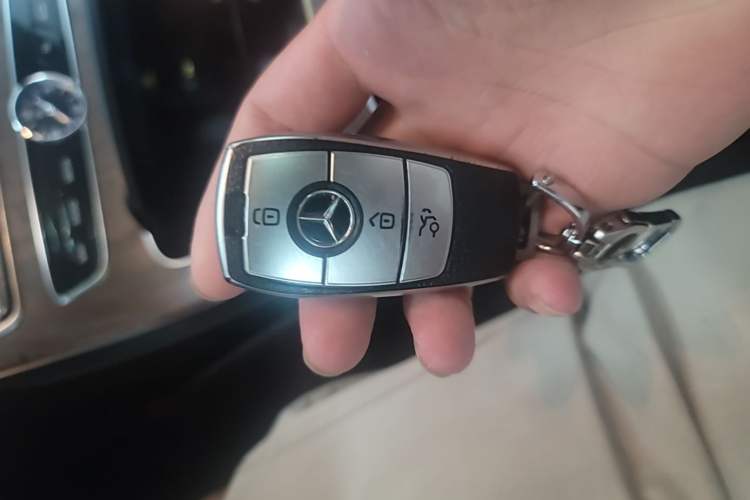 Used Mercedes-Benz E-Class 2019 E 260 L 4MATIC Vehicle Key