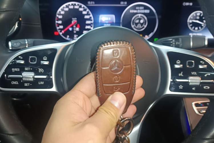 Used Mercedes-Benz E-Class 2019 Facelifted E 300 L Stylish Version Vehicle Key