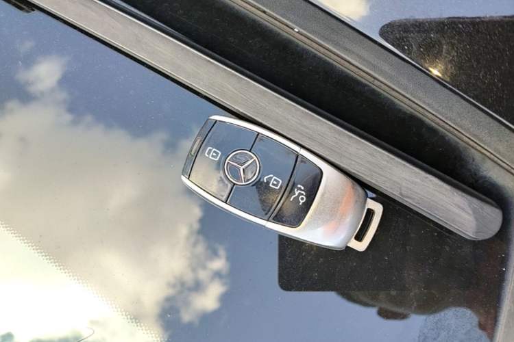 Used Mercedes-Benz E-Class 2019 Facelifted E 300 L Stylish Version Vehicle Key