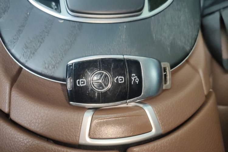 Used Mercedes-Benz E-Class 2019 Restyled E 300 L Sporty and Stylish Edition Vehicle Key