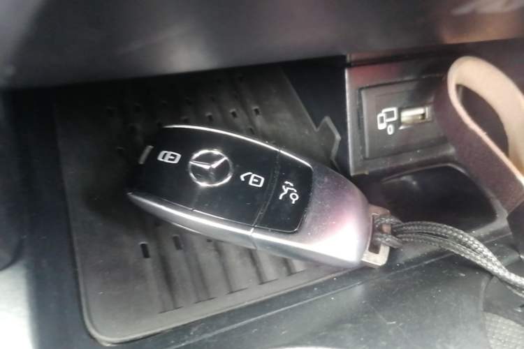 Used Mercedes-Benz E-Class 2019 E 200 L Vehicle Key