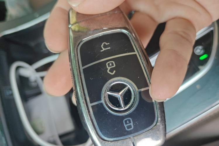 Used Mercedes-Benz E-Class 2019 Restyled E 300 L Sporty and Stylish Edition Vehicle Key