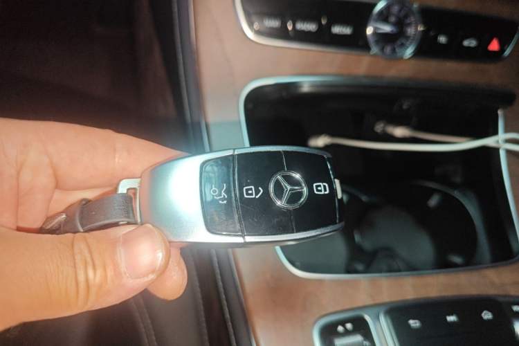 Used Mercedes-Benz E-Class 2019 Facelifted E 300 L Stylish Version Vehicle Key