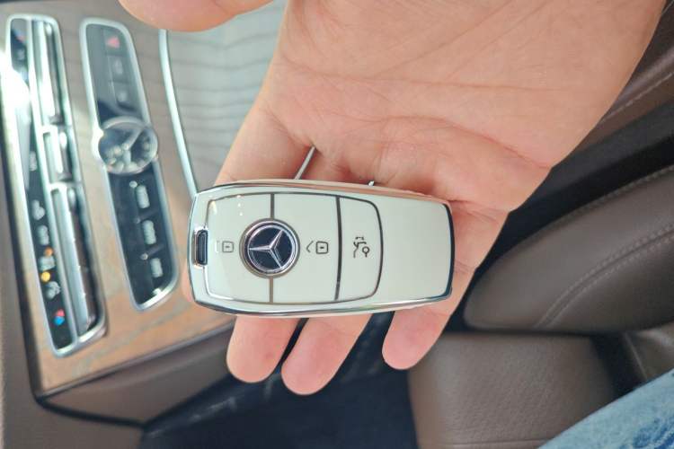 Used Mercedes-Benz E-Class 2019 E 260 L 4MATIC Vehicle Key