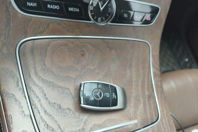 Used Mercedes-Benz E-Class 2019 E 260 L 4MATIC Vehicle Key